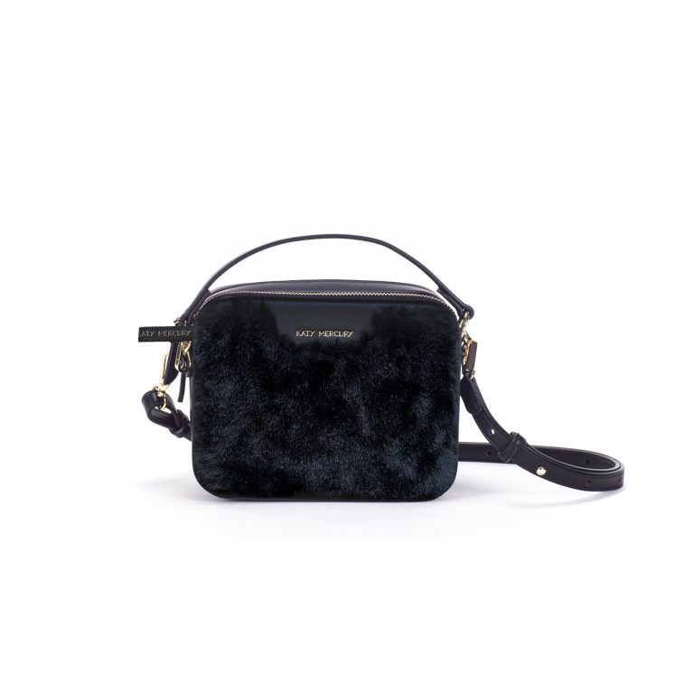 Kleine schwarze Tasche mit Kunstfell StyleCover im Set mit Pouch vegan Nappaleder von Katy Mercury front