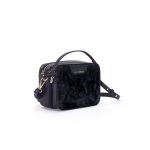 Kleine schwarze Tasche mit Kunstfell StyleCover im Set mit Pouch vegan Nappaleder von Katy Mercury diagonal