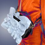 Lederblume StyleCOVER Glacier Eisblau mit BAG1 schwarz KATY MERCURY orangenes Outfit