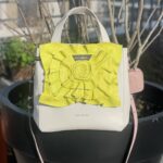 KATY MERCURY Medium Bucket Bag stehender Shopper Tasche Umhängetasche Handtasche off-white eierschalen Weißmit aufgesetzteM NEONGELBEN ROSEN STYLECOVER