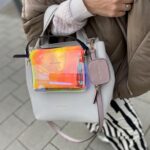 KATY MERCURY Medium Bucket Bag stehender Shopper Tasche Umhängetasche Handtasche off-white eierschalen Weißmit aufgesetzter RAINBOW POUCH
