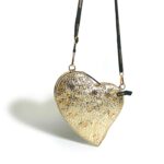 Rückseite GOLDENE herz tasche von KATY MERCURY "heart bag" Clutch oder Umhängetasche oder mit Charms wandelbare Tasche oder zum Aufsetzen